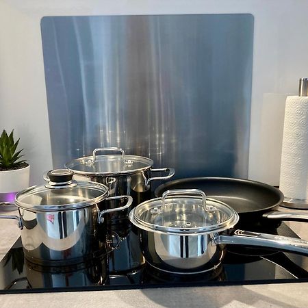 Living At Saarpartments -Adultsonly- 2 Bedrooms, Kitchen - Business & Holiday Apartments For Long- And Short Term Stay, 3 Min To Train Station, Secure E-Bike Parking! Саарбрюкен Екстер'єр фото