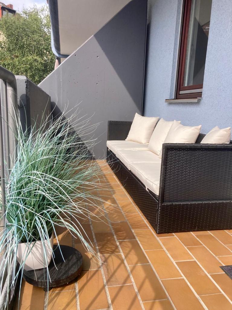 Living At Saarpartments -Adultsonly- 2 Bedrooms, Kitchen - Business & Holiday Apartments For Long- And Short Term Stay, 3 Min To Train Station, Secure E-Bike Parking! Саарбрюкен Екстер'єр фото